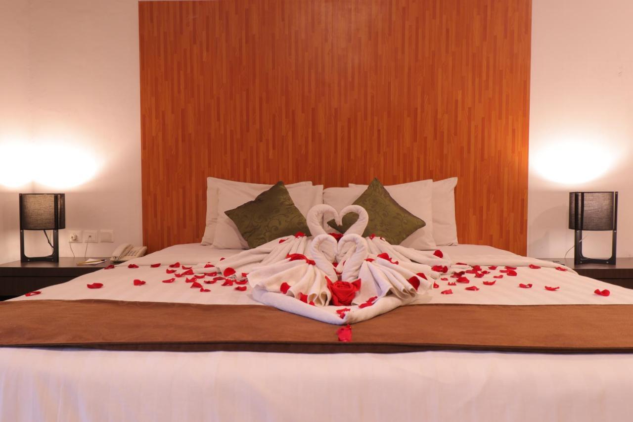 Saka Hotel Medan Sunggal Luaran gambar