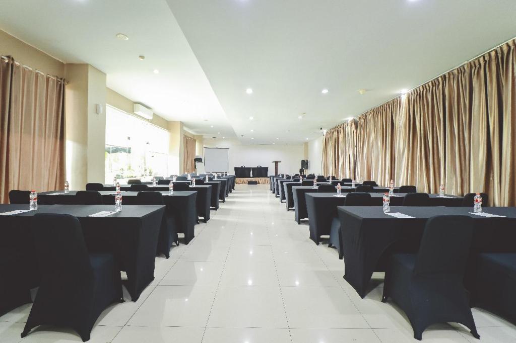 Saka Hotel Medan Sunggal Luaran gambar