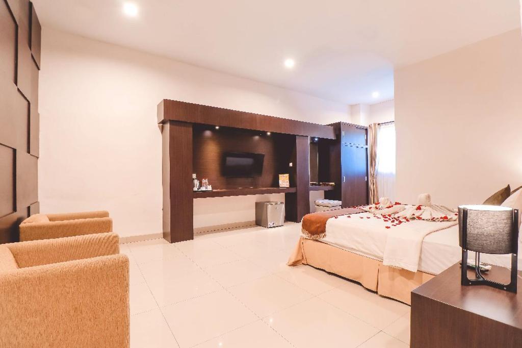 Saka Hotel Medan Sunggal Luaran gambar